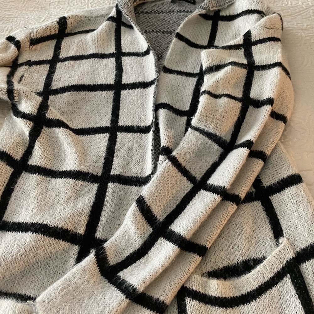 Knee length sweater (I’m 5’5”). Black white. No buttons or snaps.